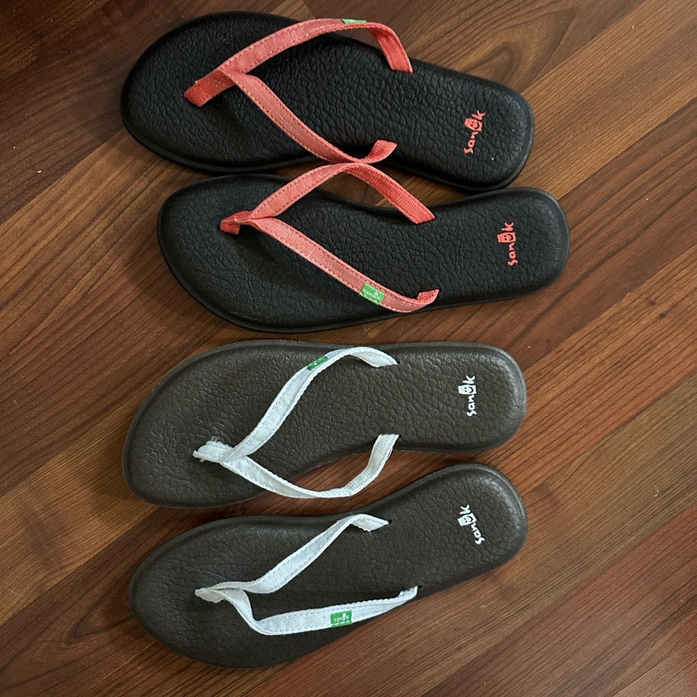 2 pair of brand new Sanuk Yoga Spree 2 sandals